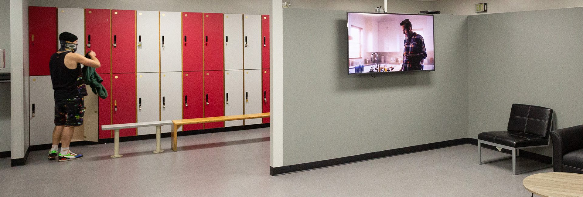 locker rooms in beaverton gym