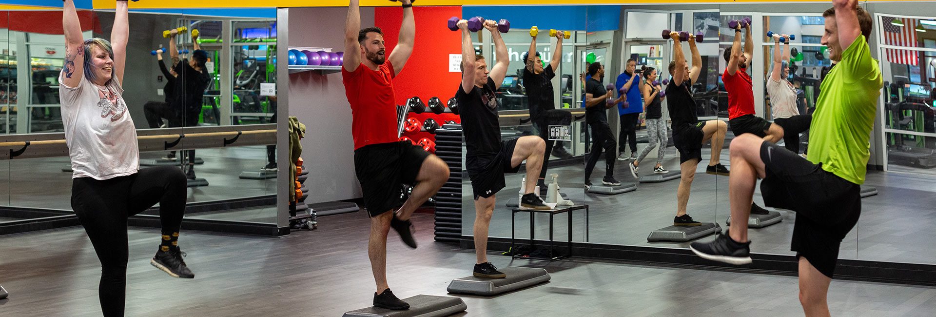 group lifting weights in bootcamp class in gym near me